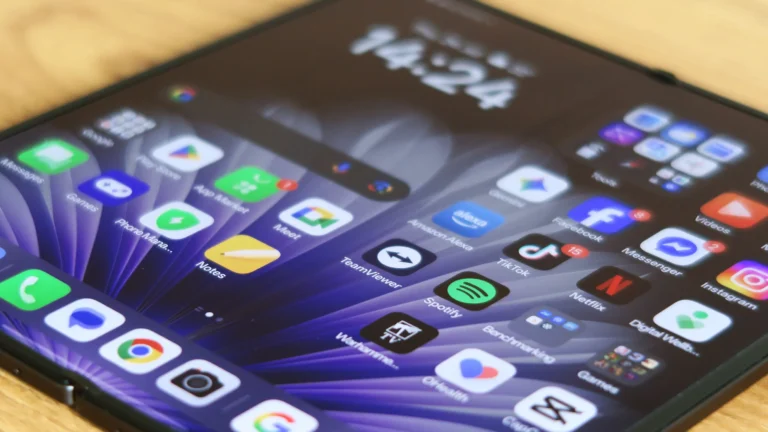 Oppo Find N6 featured image, showcasing the device's Golden Orange colour and minimal crease, with a 200Mp Hasselblad camera and Oppo AI Pen stylus support