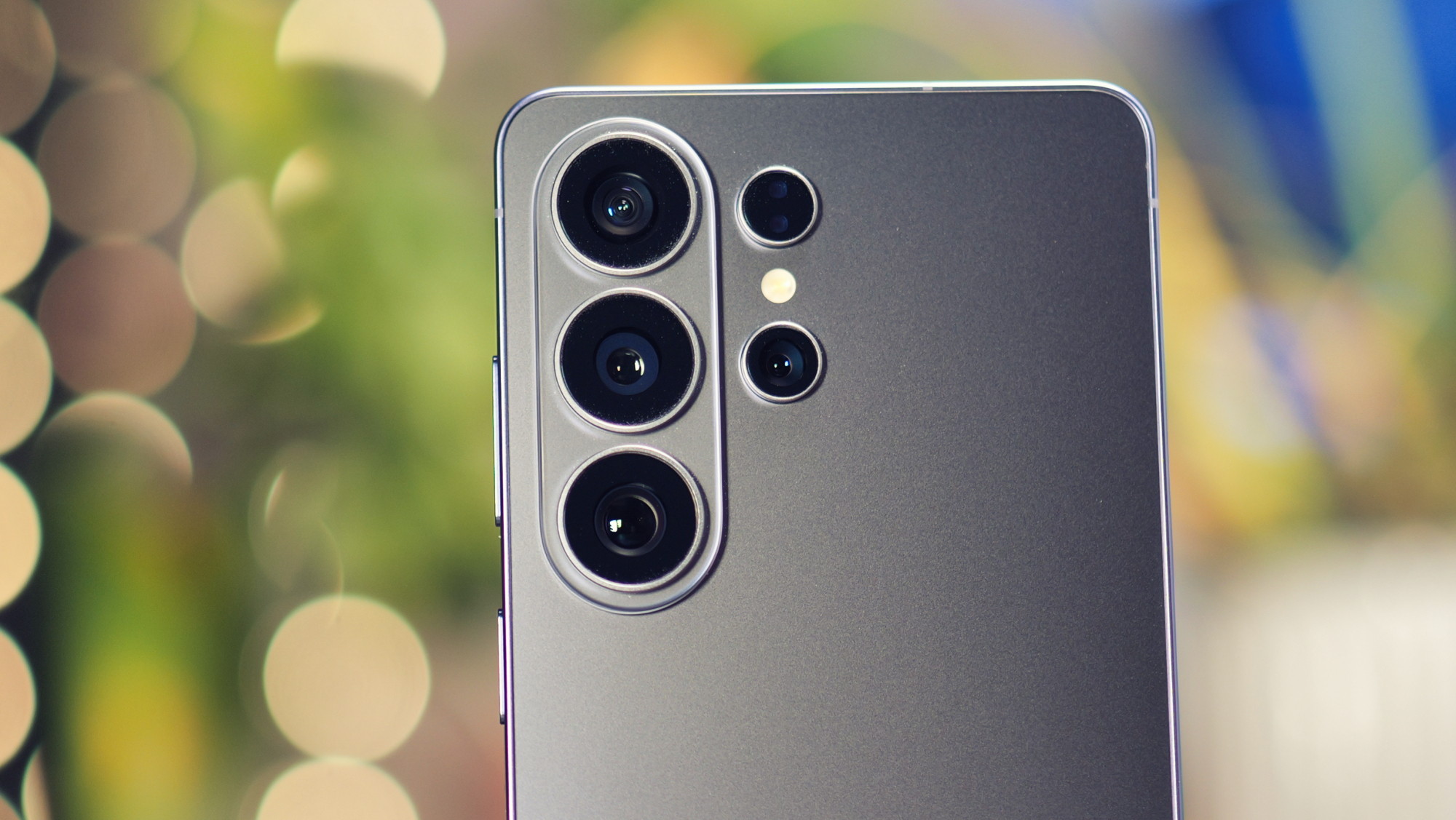 Samsung Galaxy S26 with Virtual Aperture feature, allowing users to adjust aperture for stunning depth-of-field effects, a key camera feature for mobile photography in the UK