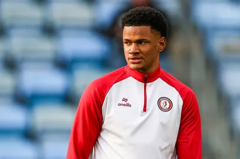 Fally Mayulu injured on pitch