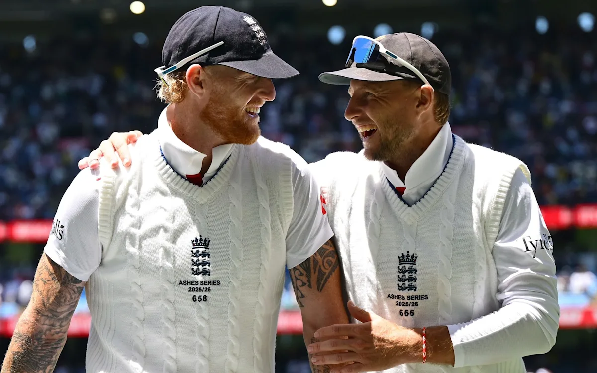 England cricket team celebrating test win