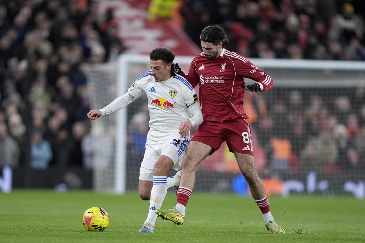 Leeds United players celebrating goalless draw