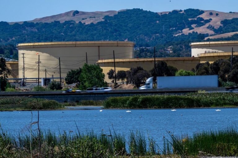 Oil prices decline amidst global glut