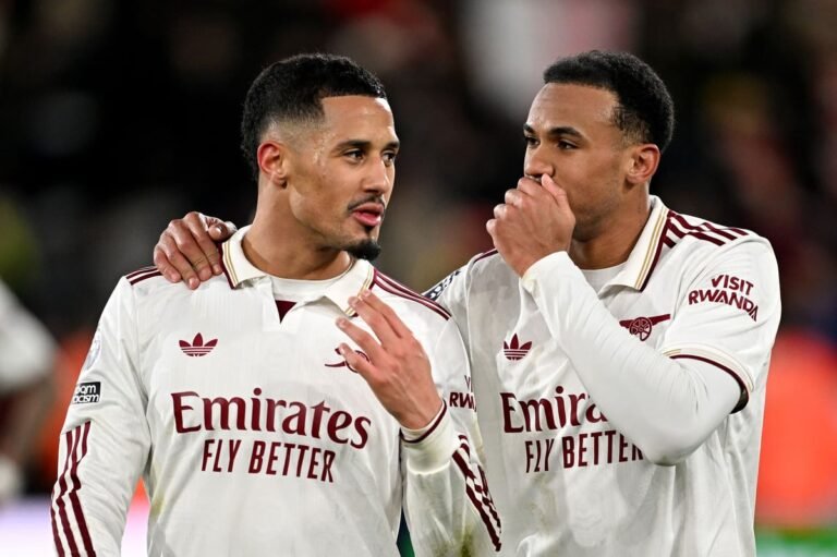 Arsenal players celebrating a goal