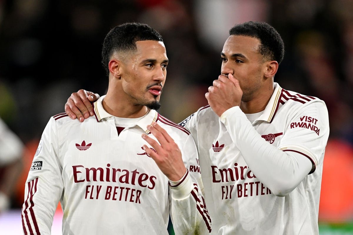 Arsenal players celebrating a goal