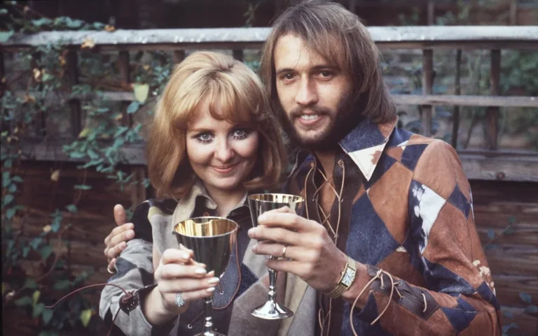 Maurice Gibb and Lulu's wedding photo, with a description of the happy couple, highlighting the colour and beauty of the occasion, with a focus on the Bee Gees' member and his alleged secret son