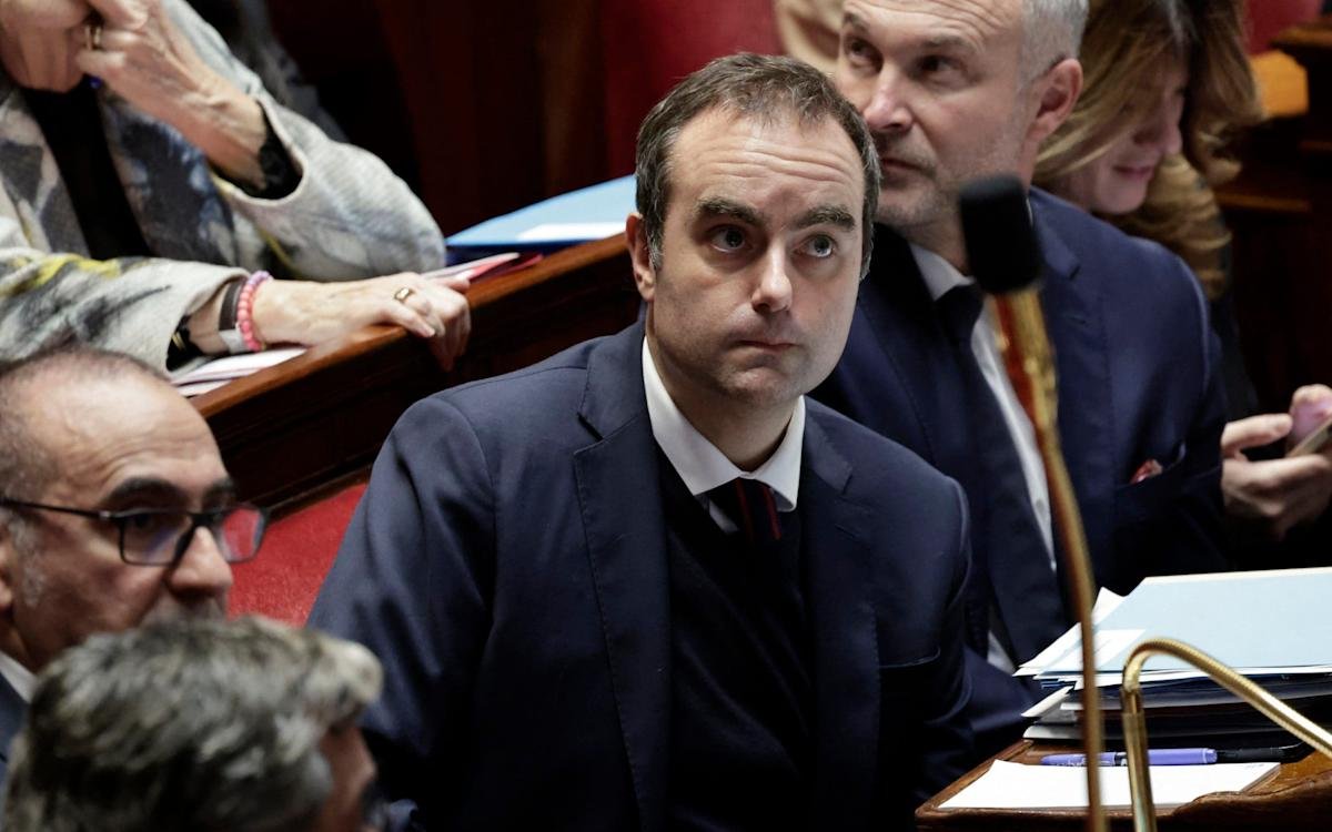 France Budget Crisis Deepens Further