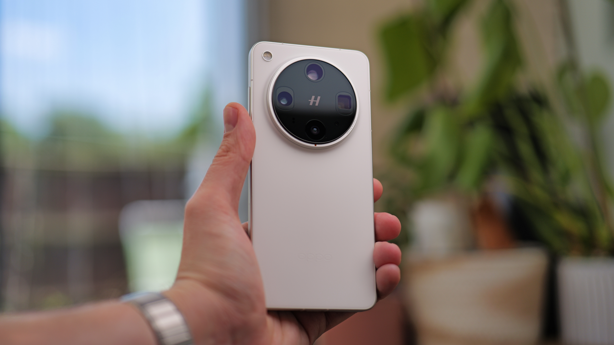 The Oppo Find X9 Ultra features a large round camera module and a slim profile, with a unique Quick Button on the side, perfect for mobile photography enthusiasts in the UK