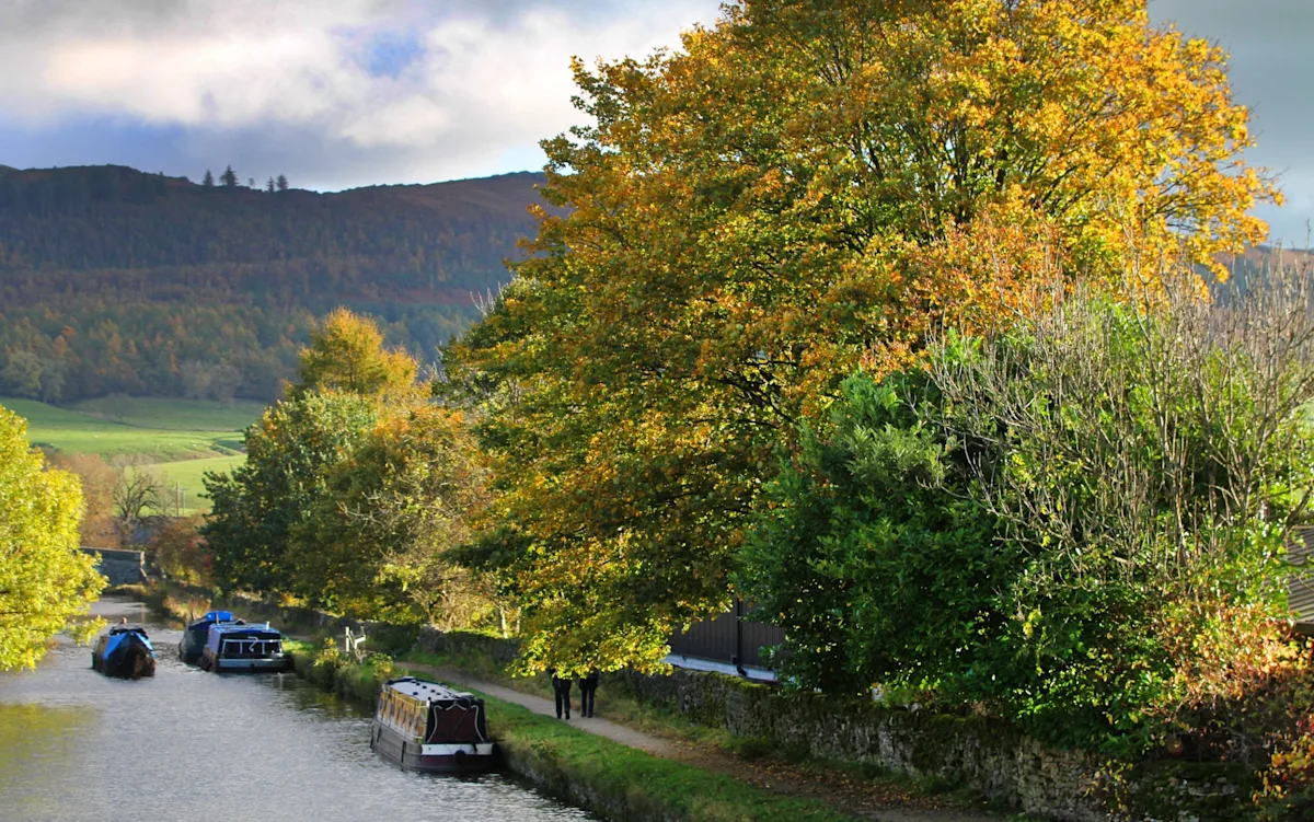 canal boat fire on christmas day