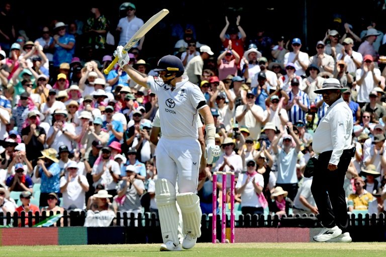 Joe Root celebrates his 41st Test century