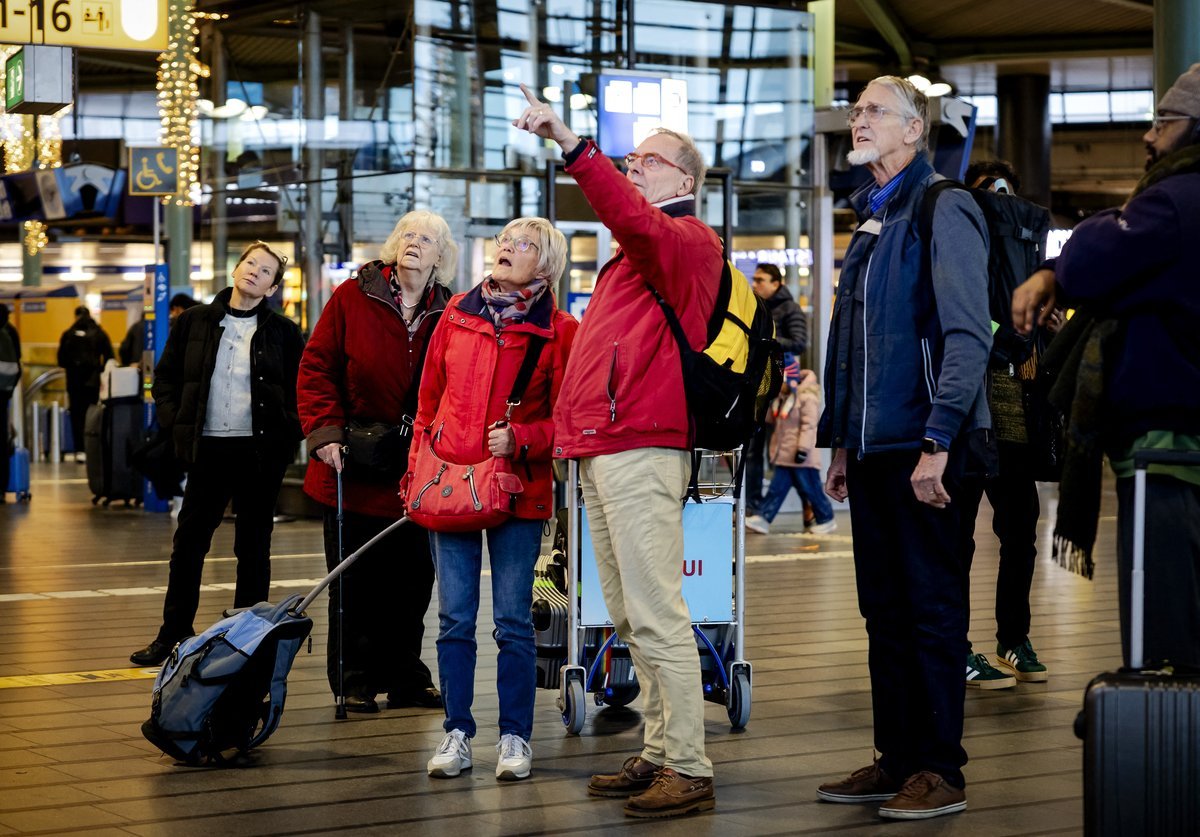 snow at heathrow airport