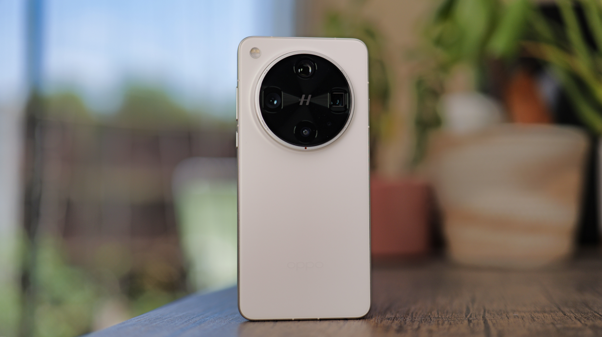 The Oppo Find X9 Ultra's groundbreaking telephoto camera, featuring a 50Mp sensor and 10x optical zoom, is set to revolutionise mobile photography in the UK, with its advanced optics and unparalleled zoom capabilities