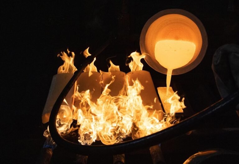 gold and silver prices rise amid venezuela tensions