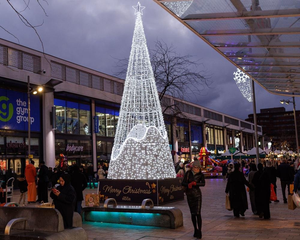 UK credit card borrowing surges