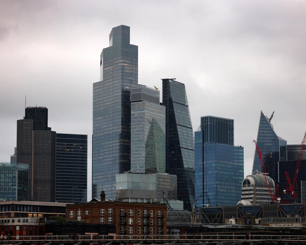 FTSE 100 CEOs high pay graph