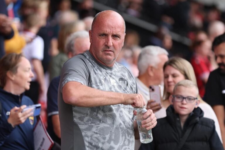 Chesterfield FC sign Tom Pearce