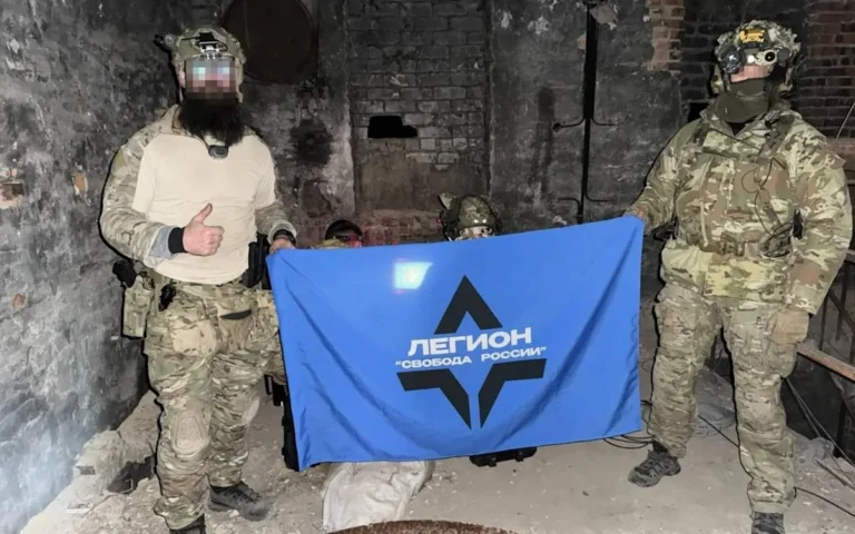 A Russian rebel fighting alongside Kyiv's troops, with a backdrop of the Ukrainian flag and a cityscape, symbolising the ongoing conflict and the rebel's bravery, with a focus on the Russian rebel's story and its impact on the situation