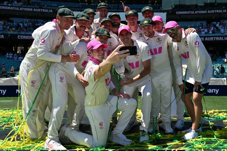 Australia's ageing cricket squad celebrates Ashes win
