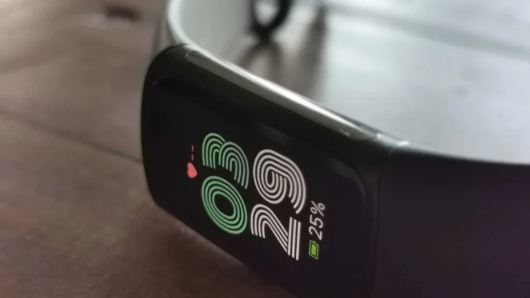 Google's new Fitbit device, showcased by Steph Curry, features a unique woven material design and promises to revolutionise fitness tracking in the UK. The device is expected to offer a range of features, including detailed health insights and integration with the Fitbit app.