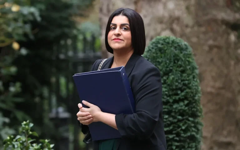 UK visa crackdown for deported migrants