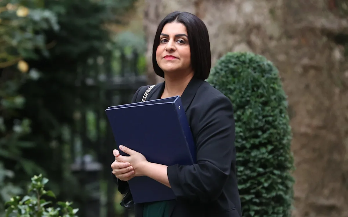 UK visa crackdown for deported migrants