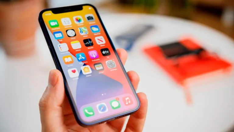 A person holding a mini phone, with a background of UK landmarks, highlighting the benefits of compact devices and the UK smartphone market