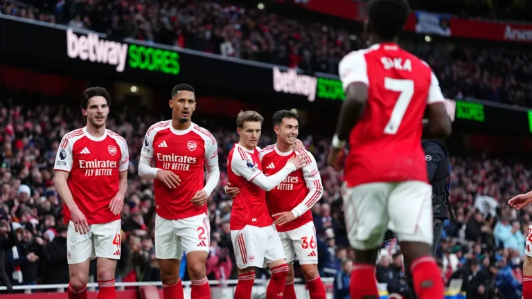 Premier League football action with Liverpool and Wolves players