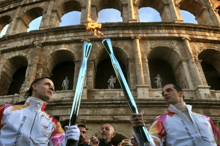 Italian Olympians torch relay protest