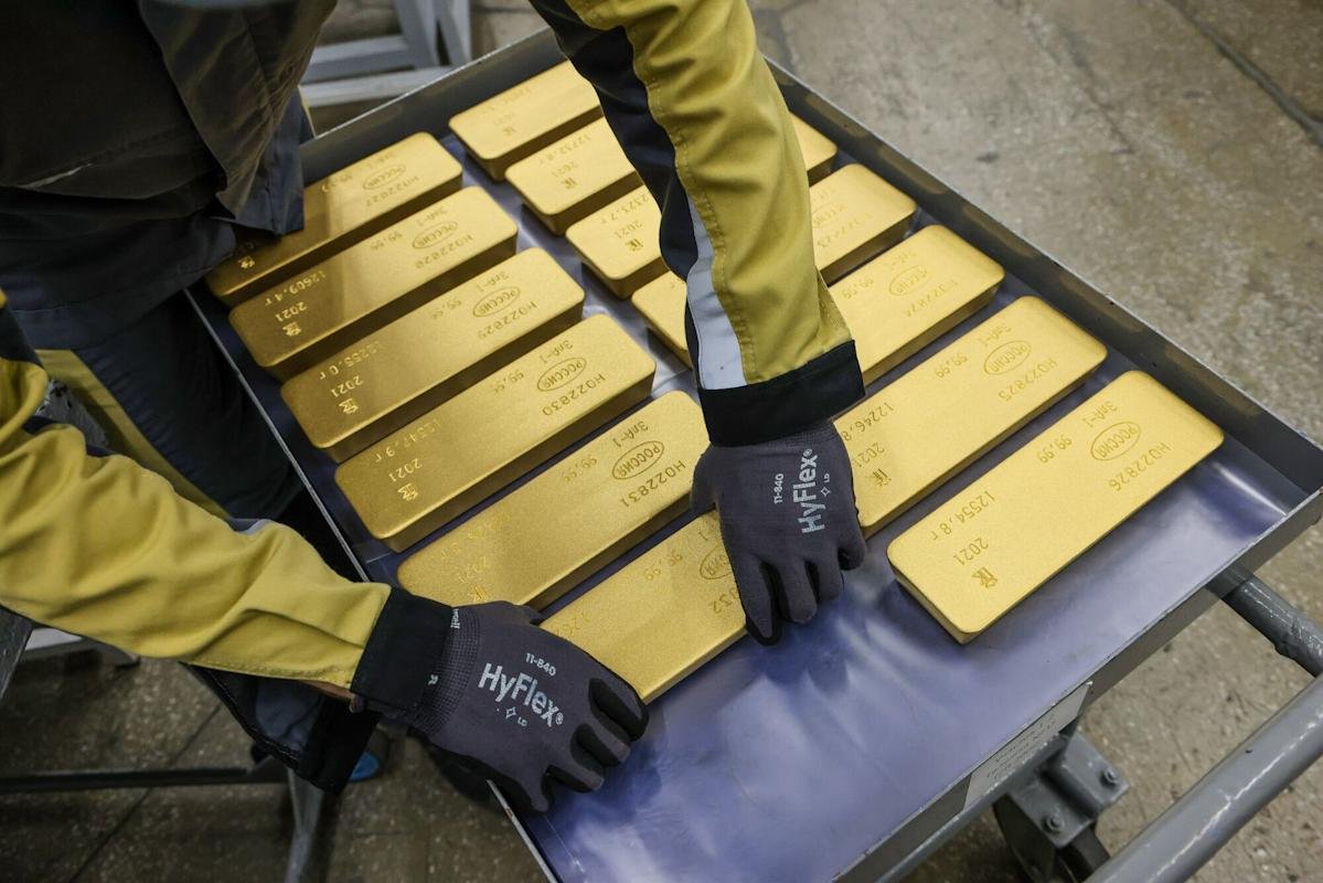 silver and gold prices rising