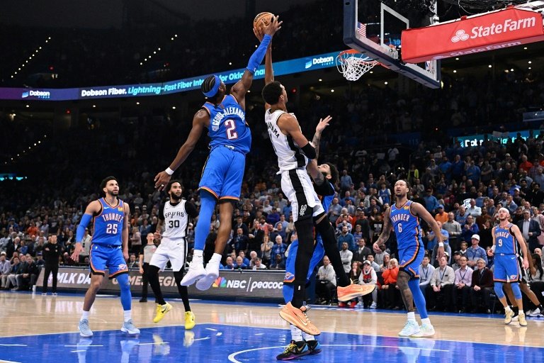 Thunder defeat Spurs in NBA match