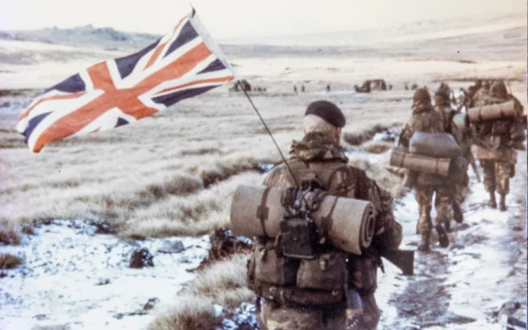Labour leader Keir Starmer speaking about the Falklands dispute, with a background image of the Falkland Islands, highlighting the primary keyword Falklands dispute