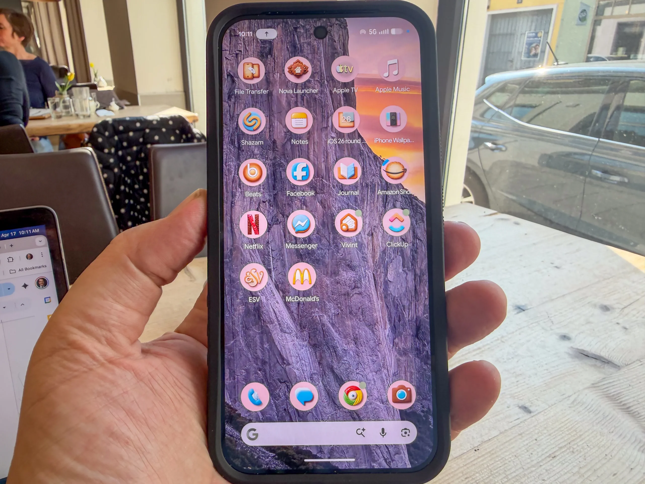 The latest Pixel Drop features, including Comfort View and Circle to Search, are designed to enhance your Android experience in the UK. With improved display options and innovative shopping features, you'll wonder how you ever managed without them. The new Comfort View reduces eye strain, while the Circle to Search 'try on' feature lets you try on clothes virtually. Explore the latest Pixel Drop features and take your Android experience to the next level.