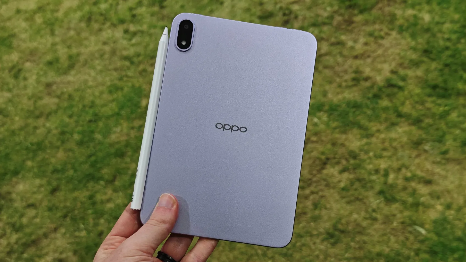 The Oppo Pad mini features a stunning 8.8-inch AMOLED display with a tiny bezel, making it a great option for watching content on the go in the UK, with a metal unibody design available in Monet Purple, Space Grey, and Mint Green