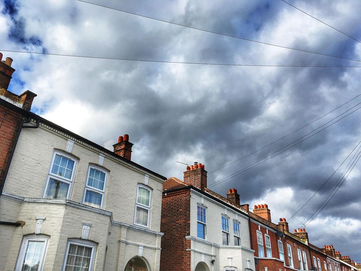 UK banks cut mortgage costs to boost housing market