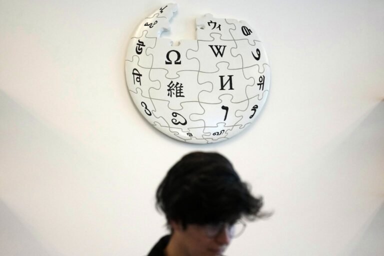 Wikipedia AI licensing deals for online knowledge sharing