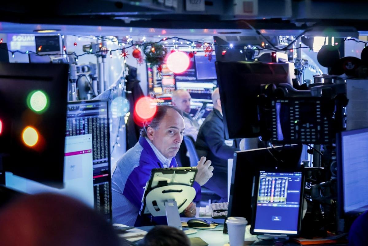 UK Stock Market 2025 Forecast Trends