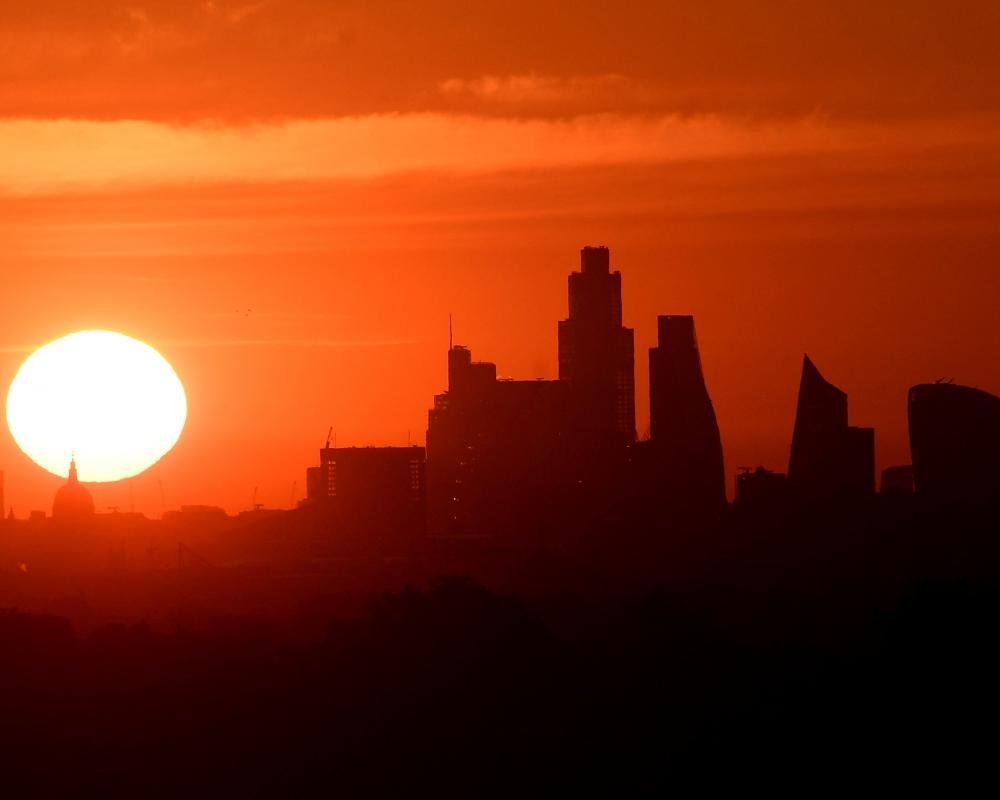 UK economy facing private sector downturn in 2026