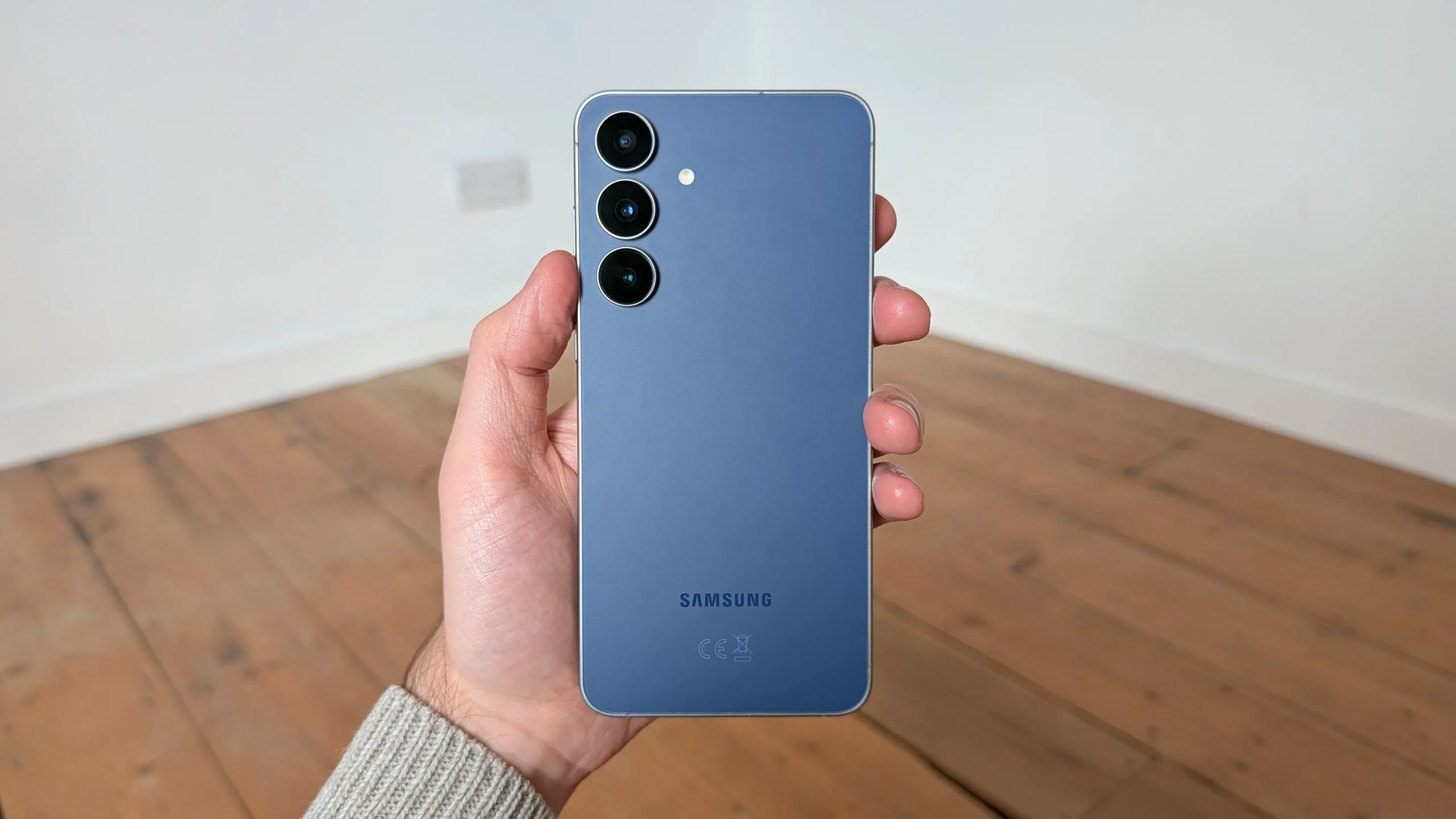 The Samsung Galaxy S26 FE is expected to feature a large display and a powerful Exynos 2500 chip, making it a great option for those looking for a mid-range phone with a flagship-like experience in the UK