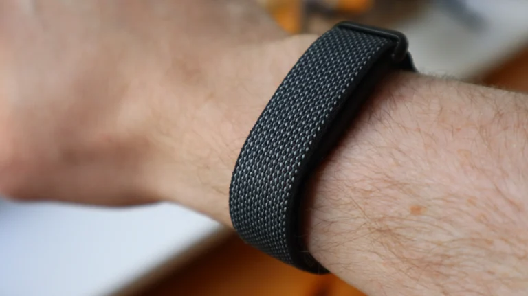 The Fitbit Air is a sleek and comfortable fitness tracker that's perfect for UK fitness enthusiasts. With its lightweight design and easy-to-adjust velcro band, this device is great for tracking your activity and reaching your fitness goals. The Fitbit Air also connects seamlessly with the Google Health app, allowing you to draw data from both devices for a more accurate picture of your activity.