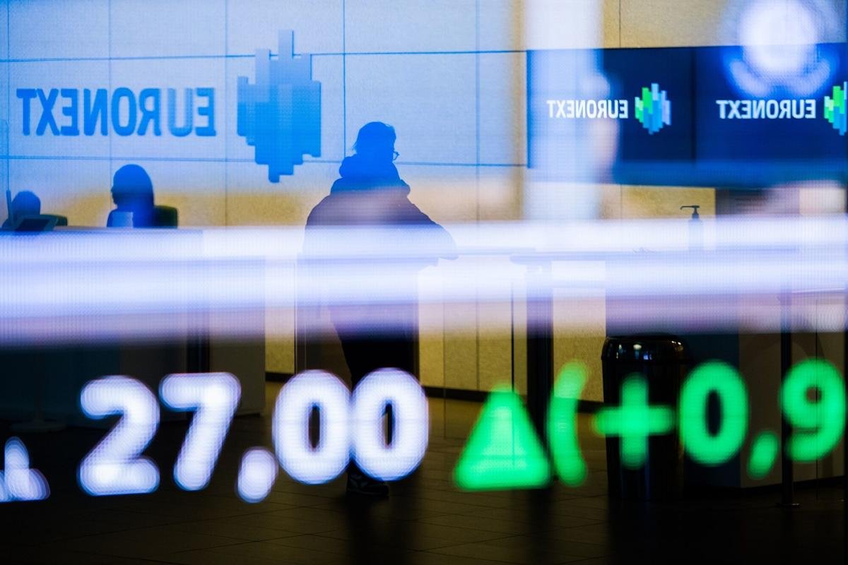 UK markets surge as tech fuels gains