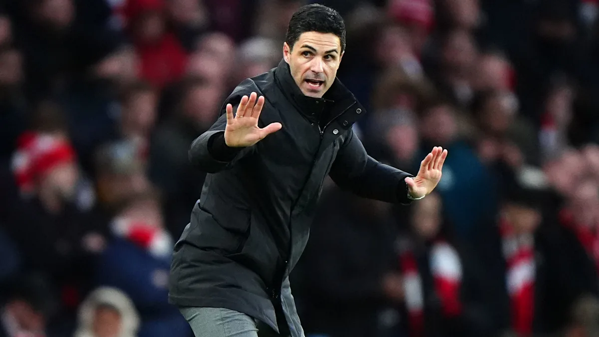 Arsenal manager Mikel Arteta looks on