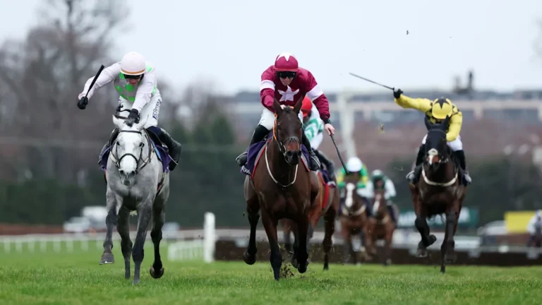 Lossiemouth wins December Hurdle horse racing event