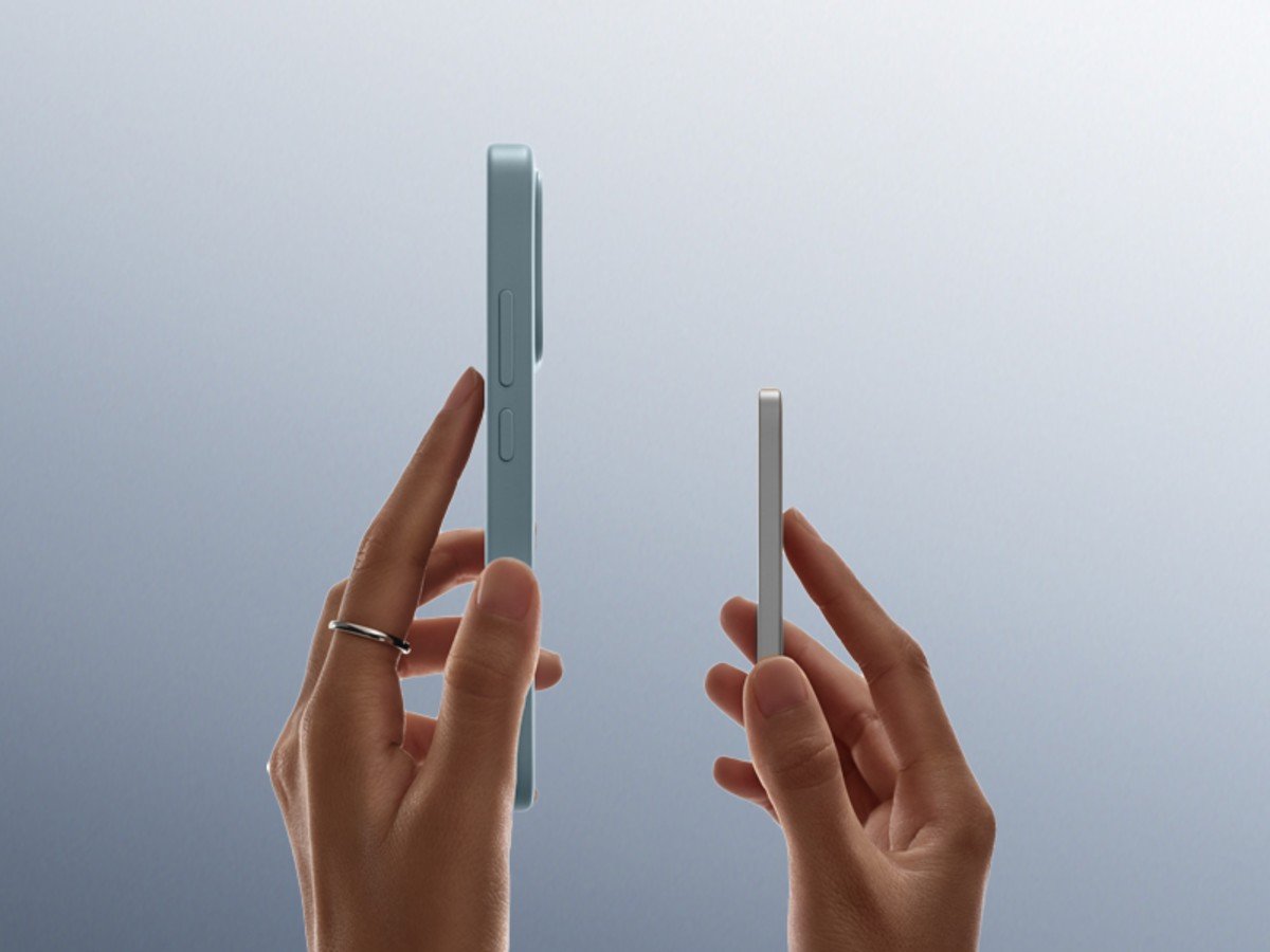 Xiaomi's Ultrathin Magnetic Power Bank 5000 15W is a sleek and compact wireless charging solution, featuring a 6mm thick design and delivering up to 15W of power, perfect for use with iPhone 17 series and other devices, with a magnetic attachment for convenient charging on-the-go