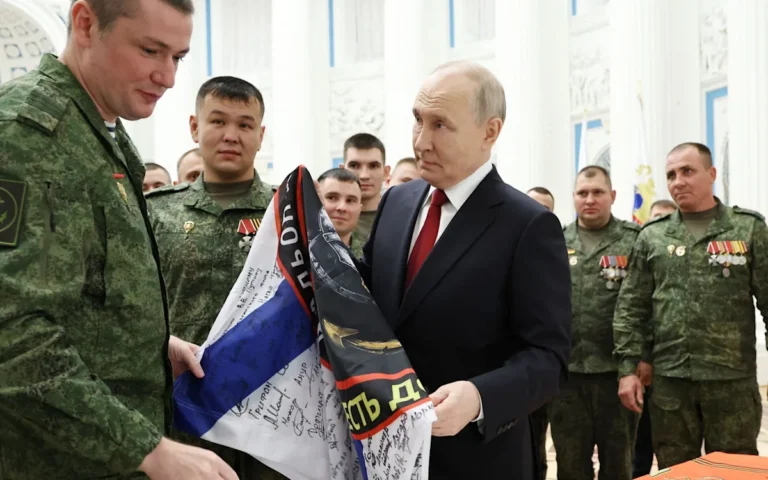 A descriptive image of the Russian flag, symbolising the country's struggle with social collapse, with a focus on the primary keyword phrase social collapse