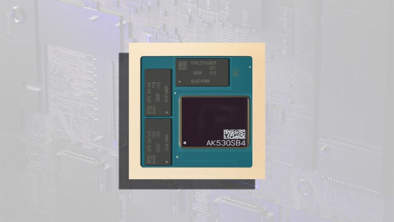 A close-up of a Qualcomm Snapdragon chipset, with a diagram of the unified RAM architecture in the background, highlighting the benefits of this innovative design for laptop manufacturers and consumers alike, with improved performance and reduced latency