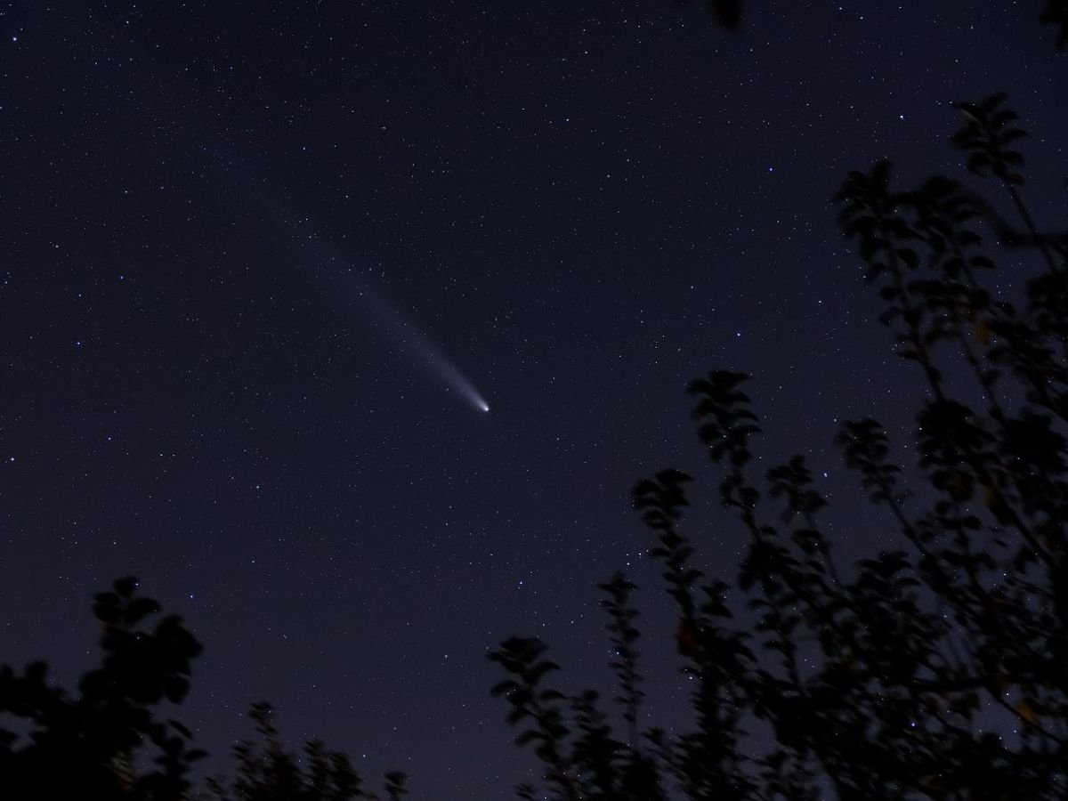 The comet C/2025 K1 Atlas disintegrates in space, releasing a trail of gas and dust as it breaks apart, with the Gemini North telescope capturing stunning images of this celestial event, providing a unique opportunity to study the behaviour and composition of this comet