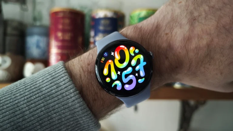 Pixel Watch 5 in different colours