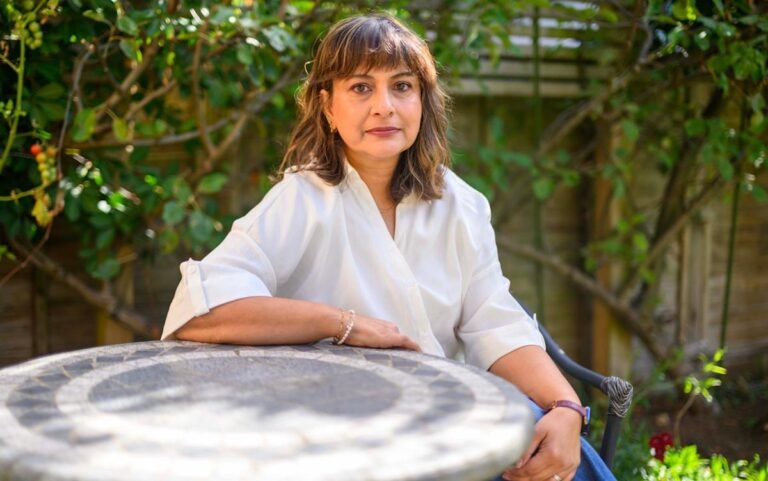 UK woman planning retirement finances