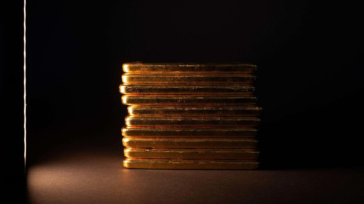 gold bars and uk stock market graph