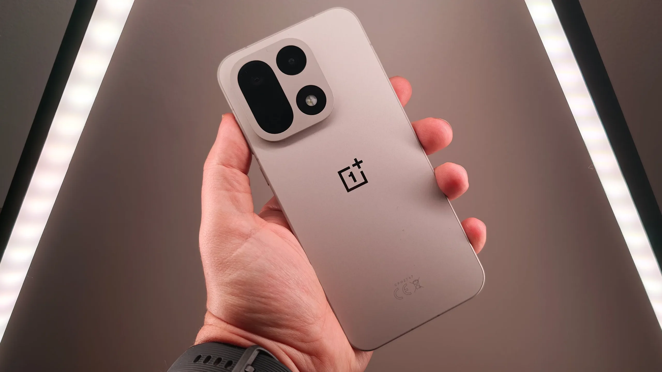 OnePlus 16 concept image with Snapdragon 8 Elite Gen 6 Pro and 6.78-inch LIPO display