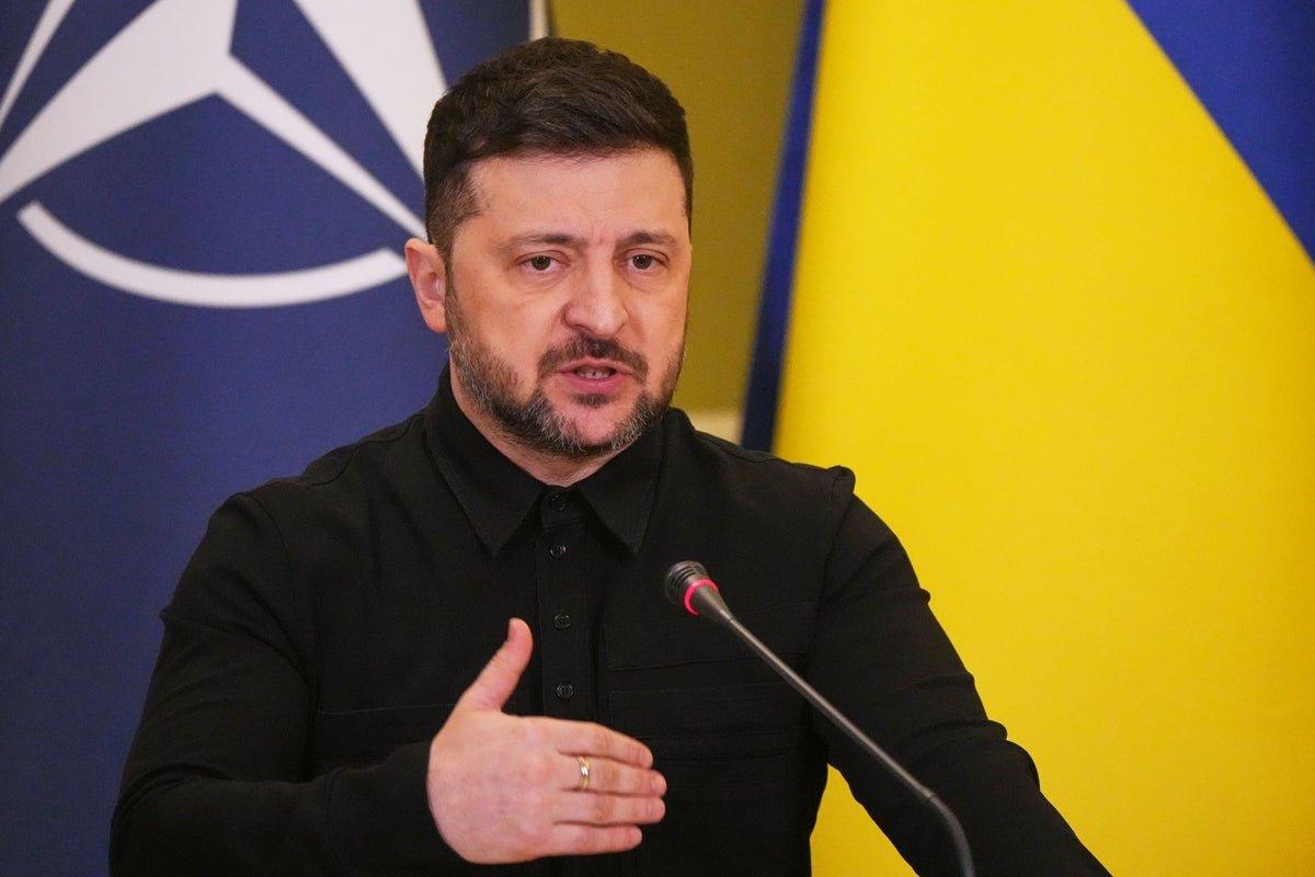 Ukrainian President Volodymyr Zelensky meeting with US officials to discuss the Ukraine-Russia peace deal, a significant step towards ending the conflict and restoring stability to the region, with the US deadline looming and diplomatic efforts gaining momentum